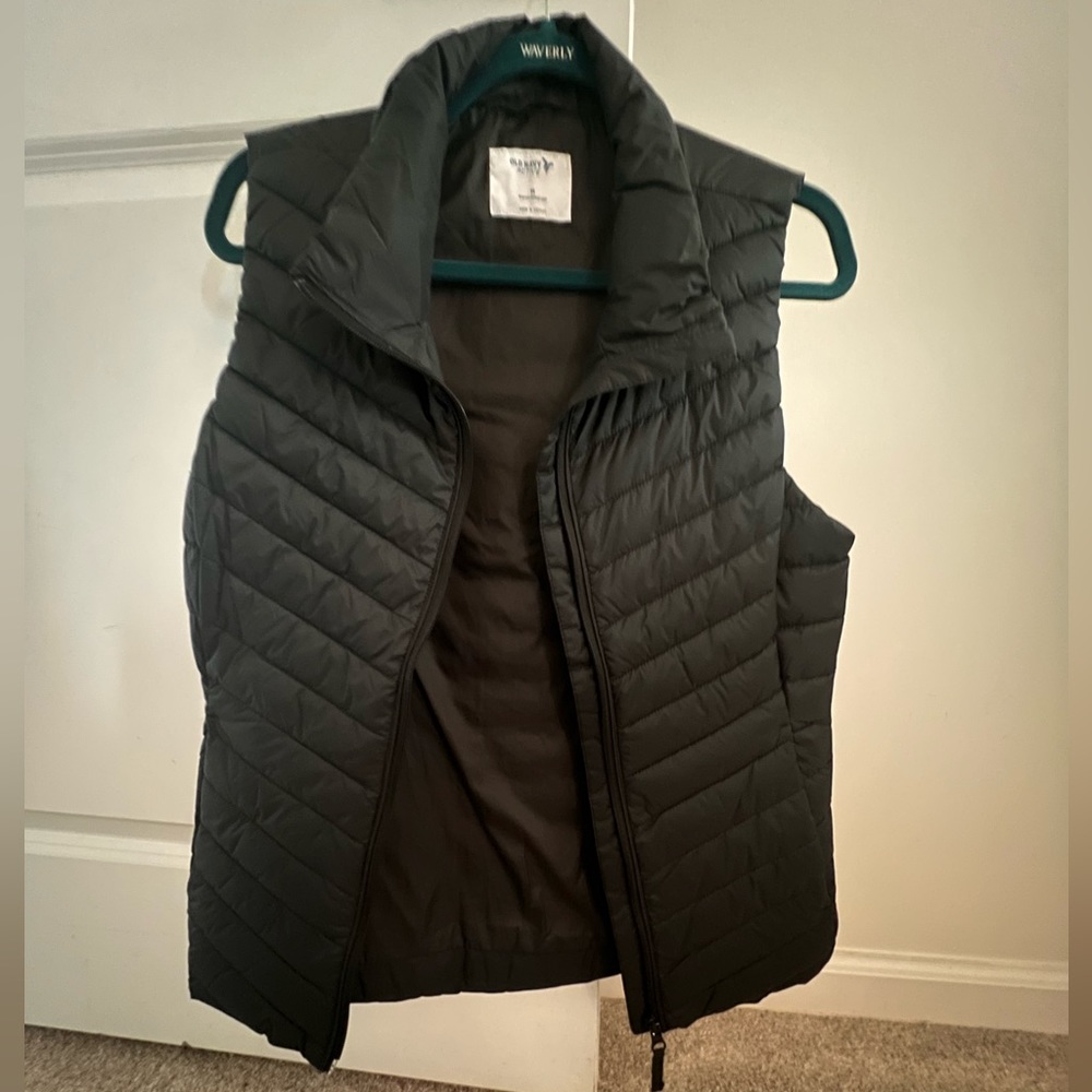 Old Navy active waterproof vest in black